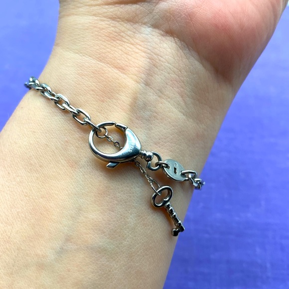 Vintage Fossil silver tone bow bracelet in 7 inches w/ 1 inch extension. CZ’s 🩷 - Picture 8 of 11